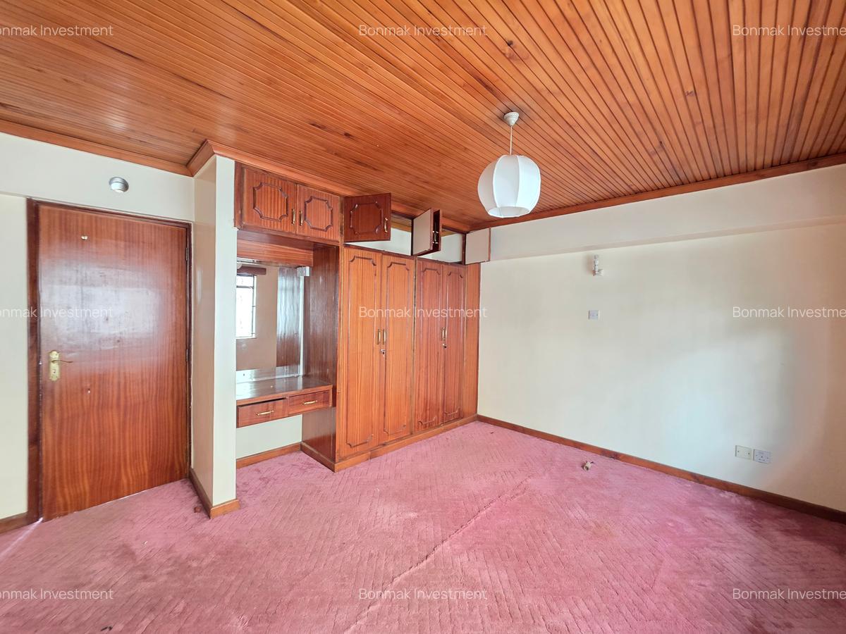 4 Bed Townhouse with En Suite at Valley Arcade - 12