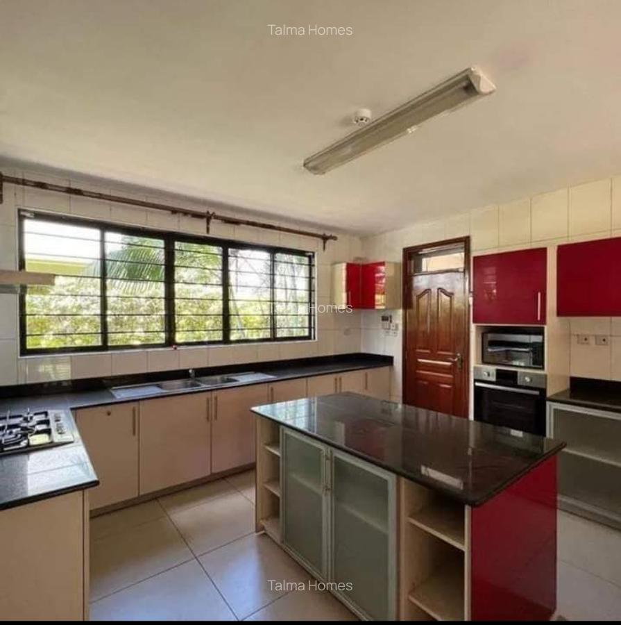 5 Bed Townhouse with En Suite at Lavington - 8