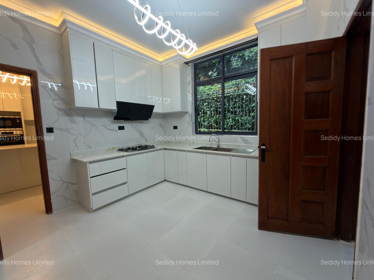 6 Bed Villa with En Suite in Karen - 4