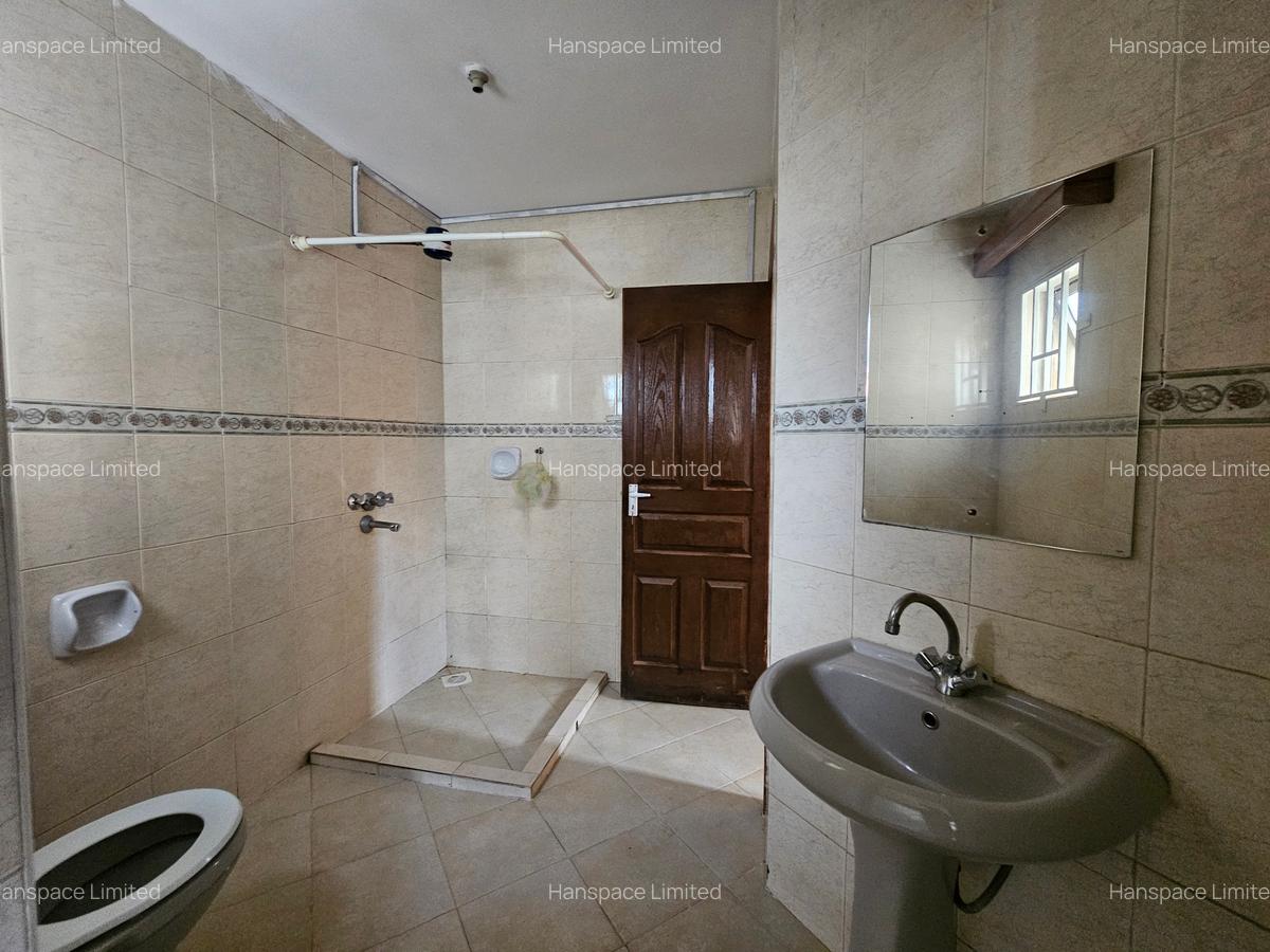 5 Bed Villa with En Suite in Lavington - 12
