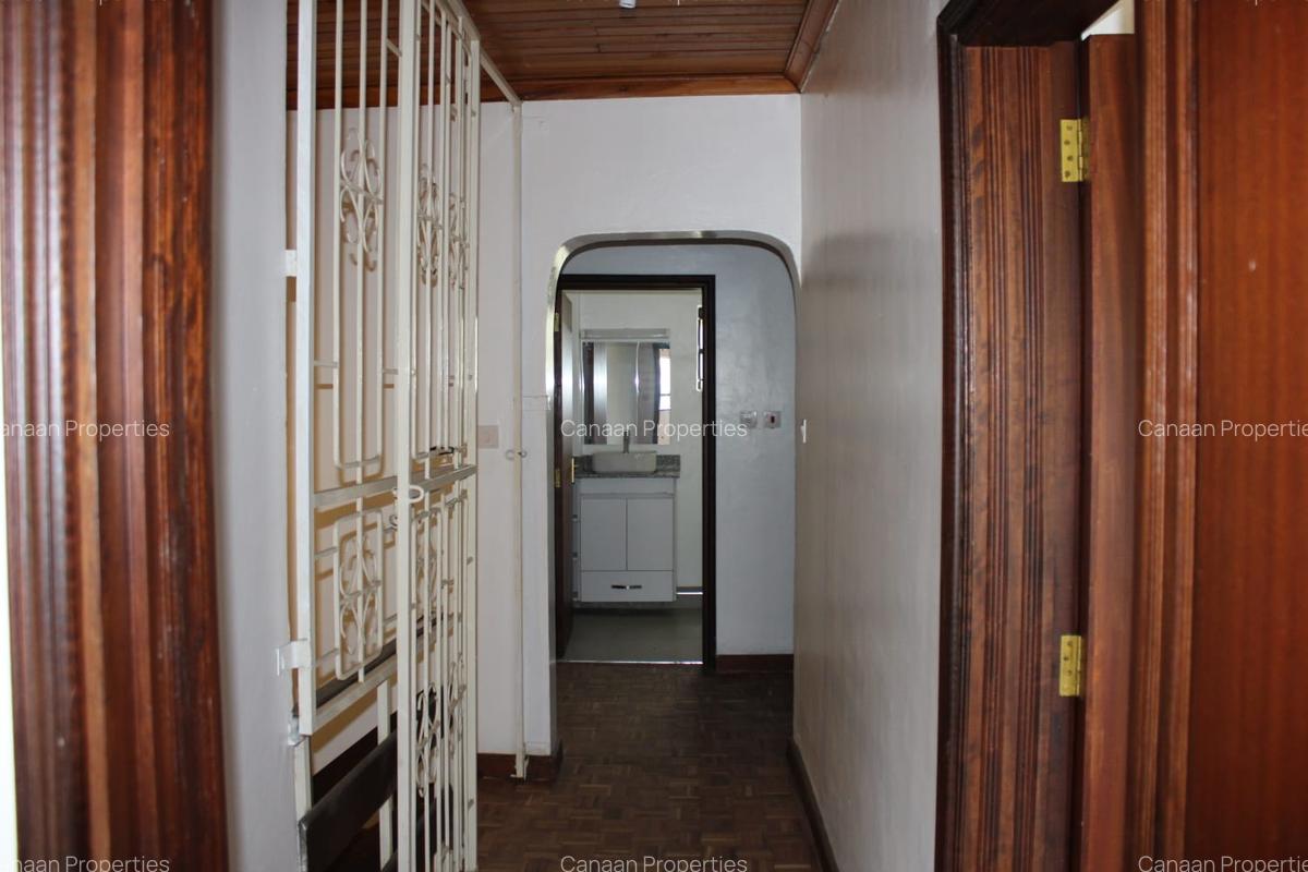 4 Bed Townhouse with Garden in Kilimani - 10