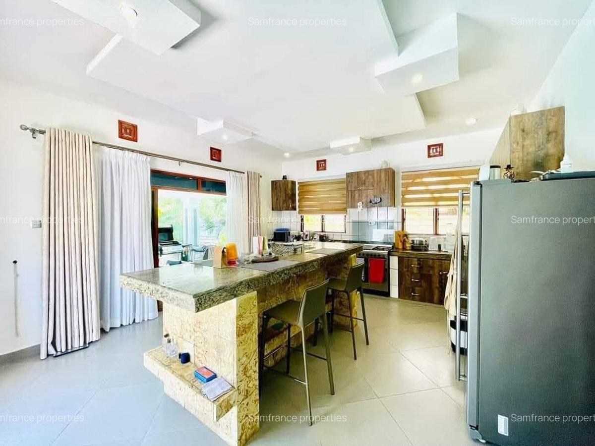 4 Bed Villa with En Suite at Mtwapa Lamarina - 10