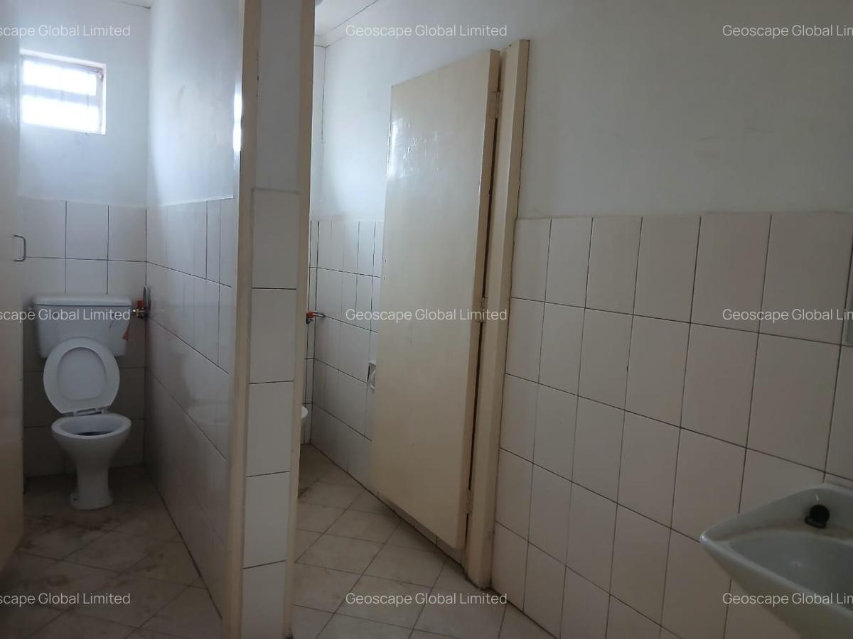 10,497 ft² Warehouse with Backup Generator in Industrial Area - 3