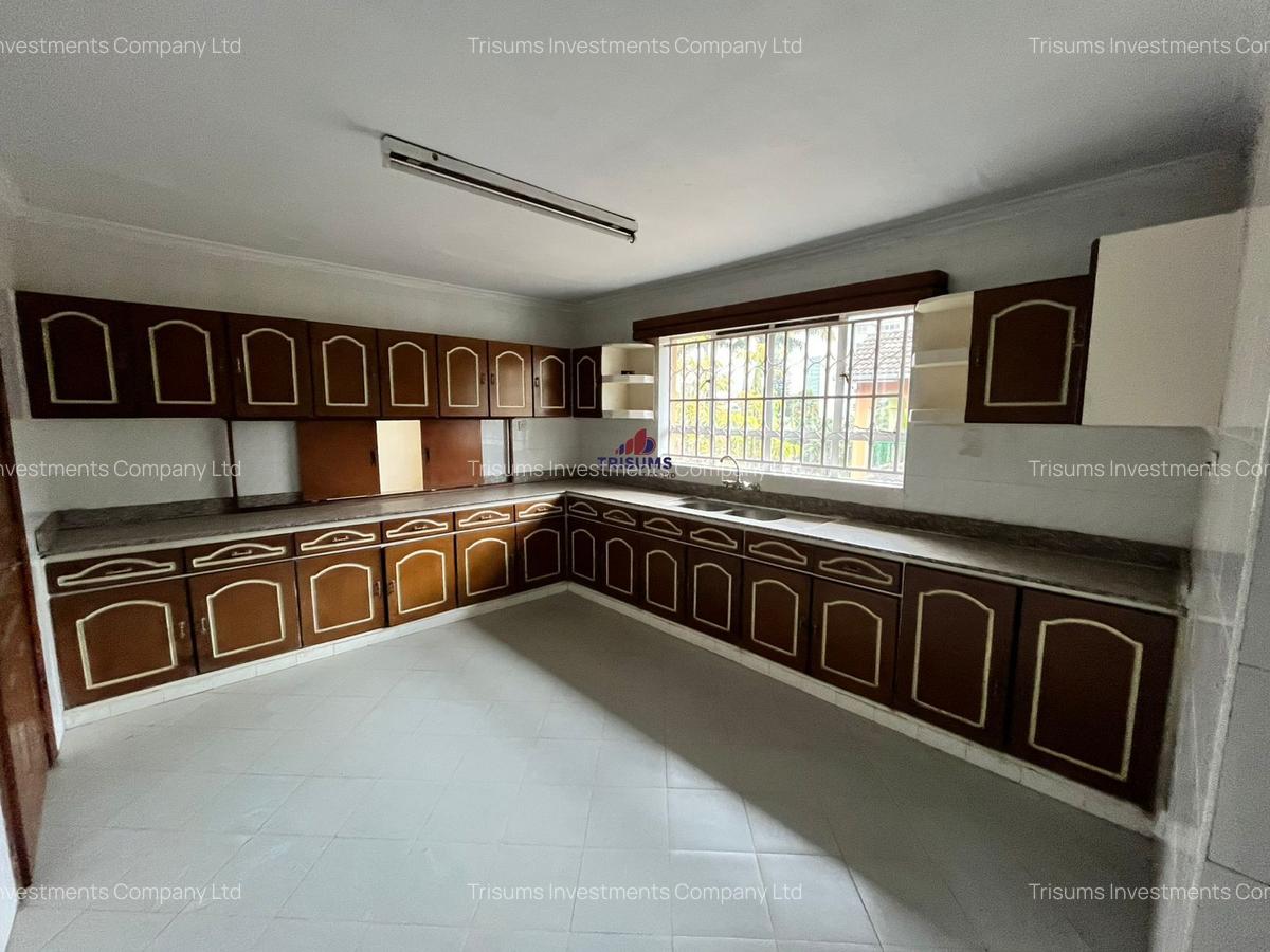 3 Bed Apartment with En Suite in Kilimani - 4