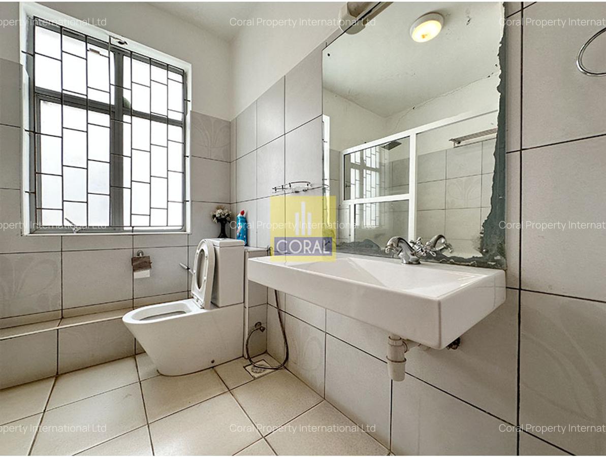 4 Bed Townhouse with Borehole in Westlands Area - 16