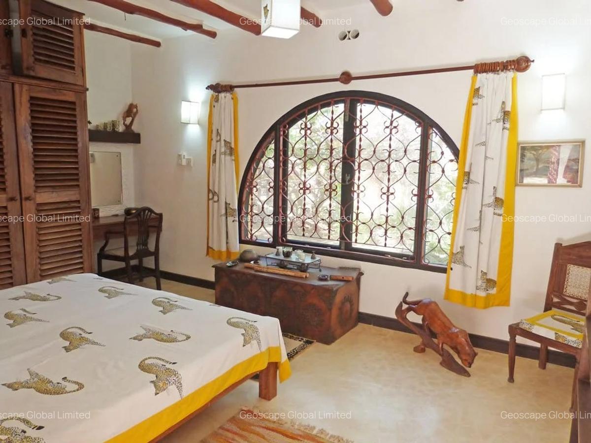 5 Bed House with En Suite in Watamu - 10