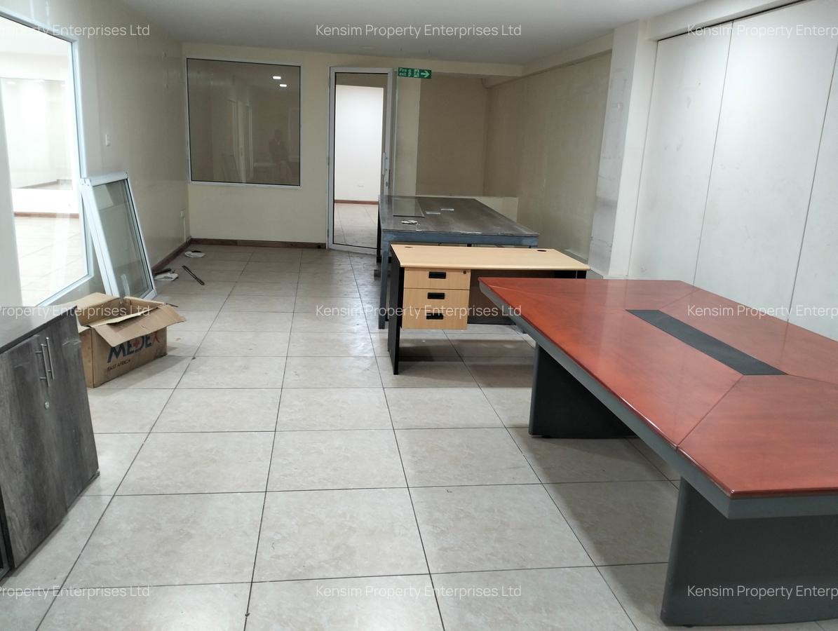 3,600 ft² Commercial Property with Service Charge Included in Westlands Area - 10