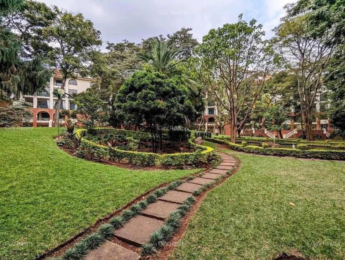 3 Bed Apartment with En Suite in Riverside - 2