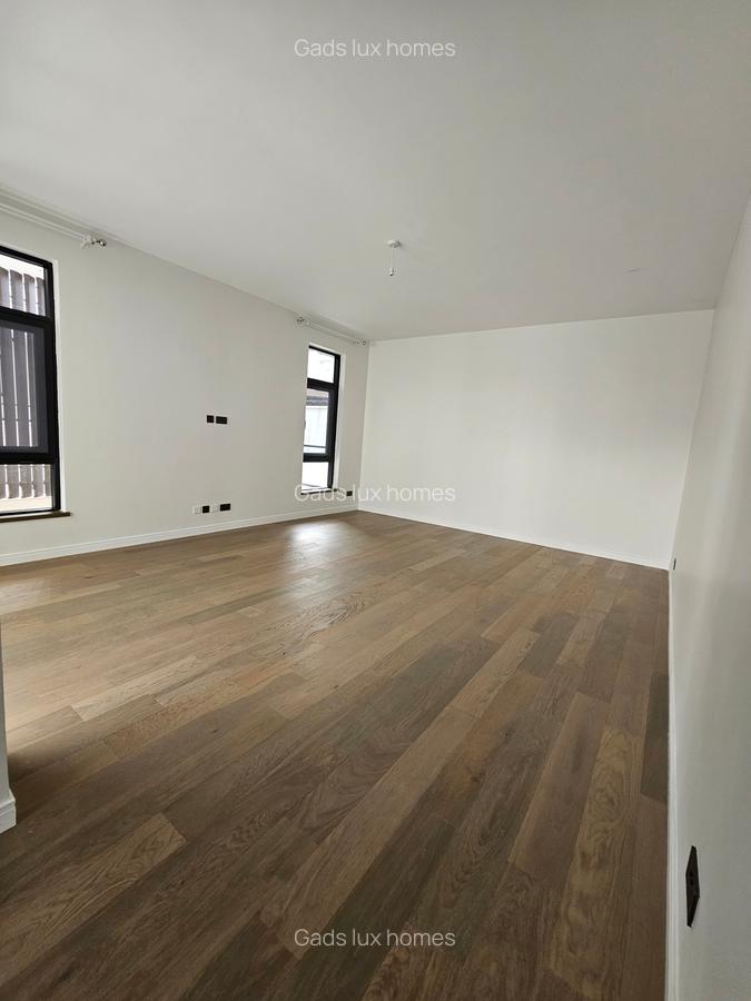 5 Bed Villa with En Suite at Lavington - 13