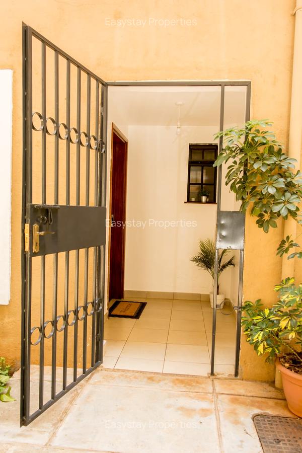 Furnished 2 Bed Apartment with En Suite in Riverside - 3