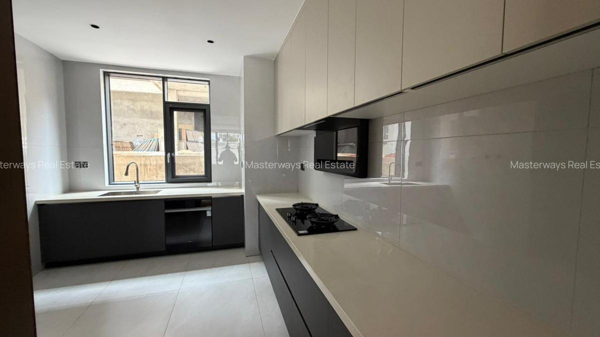 5 Bed Villa with En Suite in Lavington - 6