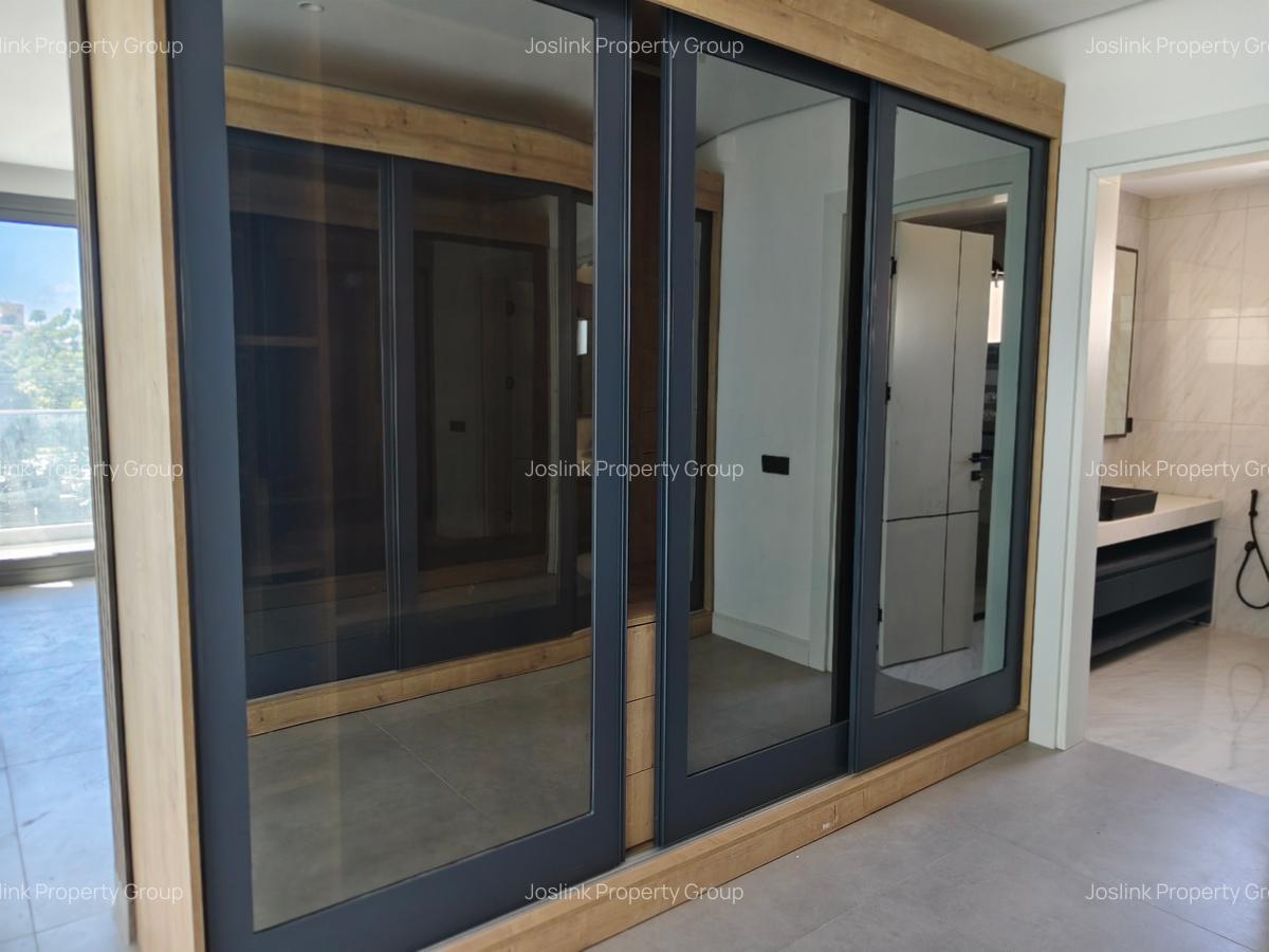3 Bed Apartment with En Suite at Central - 9