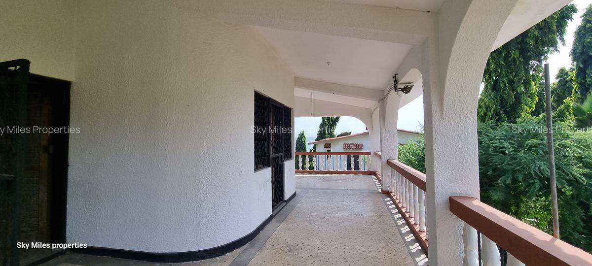 4 Bed House with En Suite at Portreitz - 14