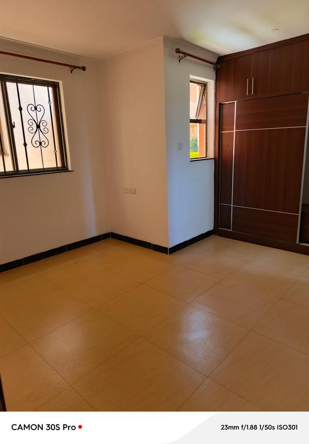 5 Bed Townhouse with En Suite at Lavington - 20