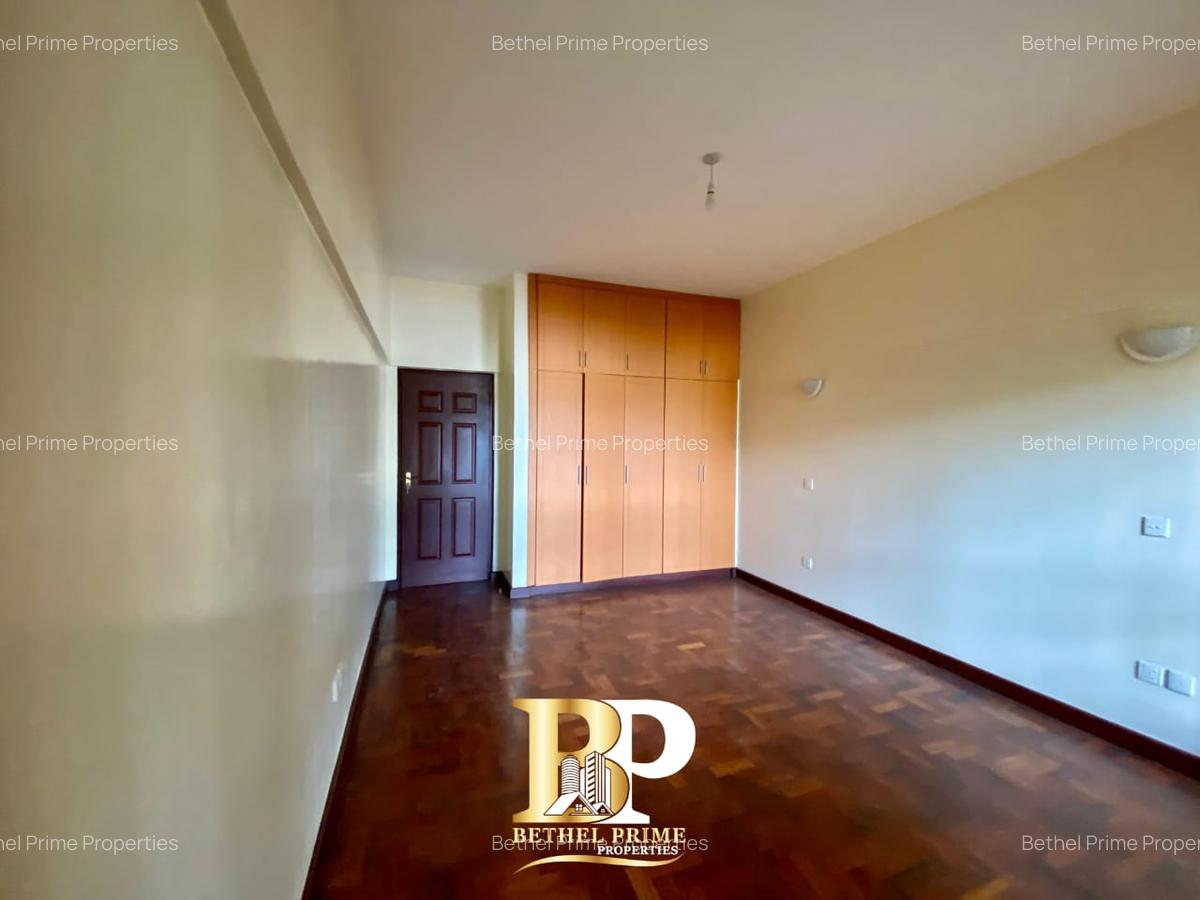 4 Bed Apartment with En Suite in Brookside - 6