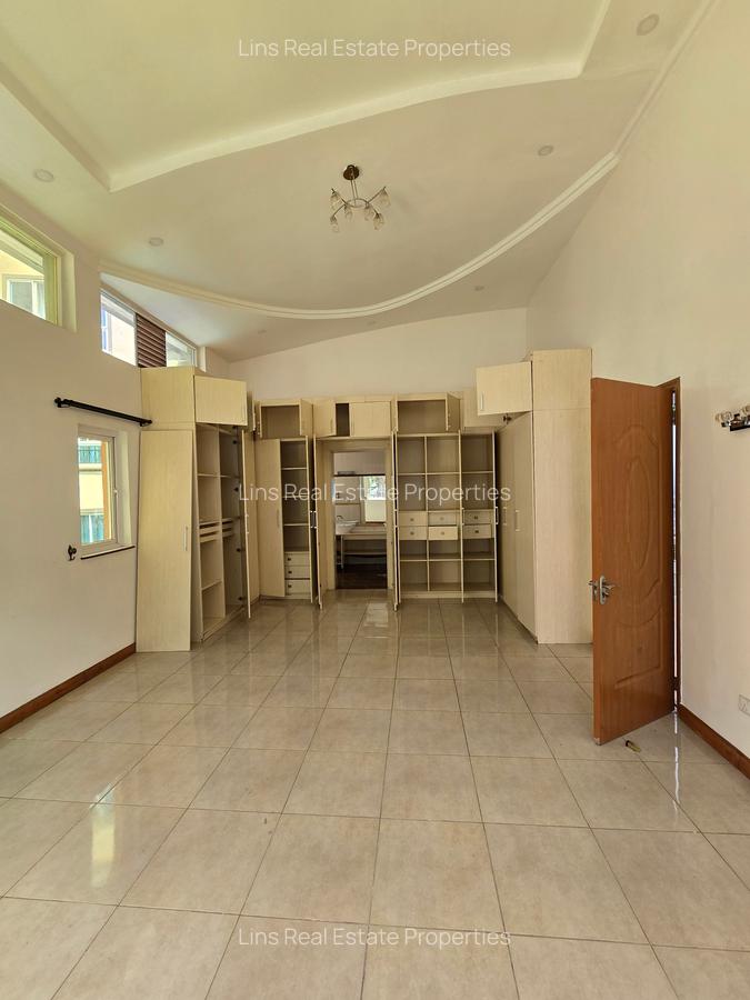 4 Bed Townhouse with En Suite in Riverside - 13