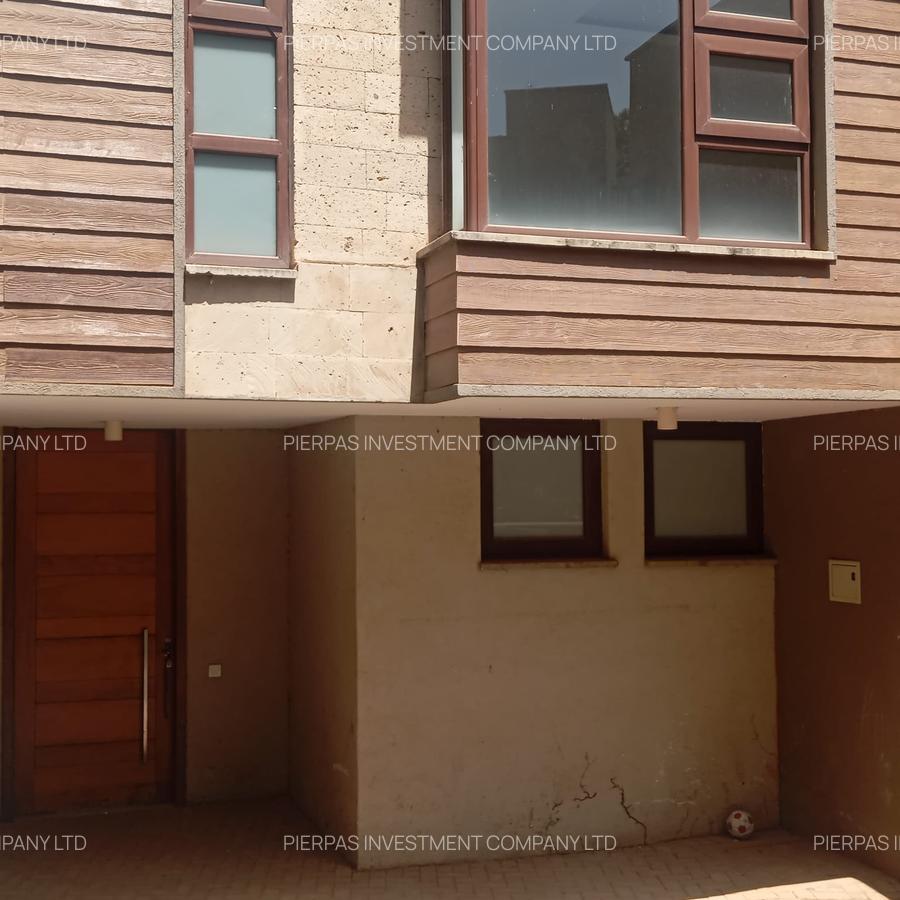 5 Bed Townhouse with En Suite in Lavington - 18