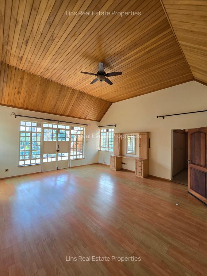 5 Bed House with En Suite in Runda - 9