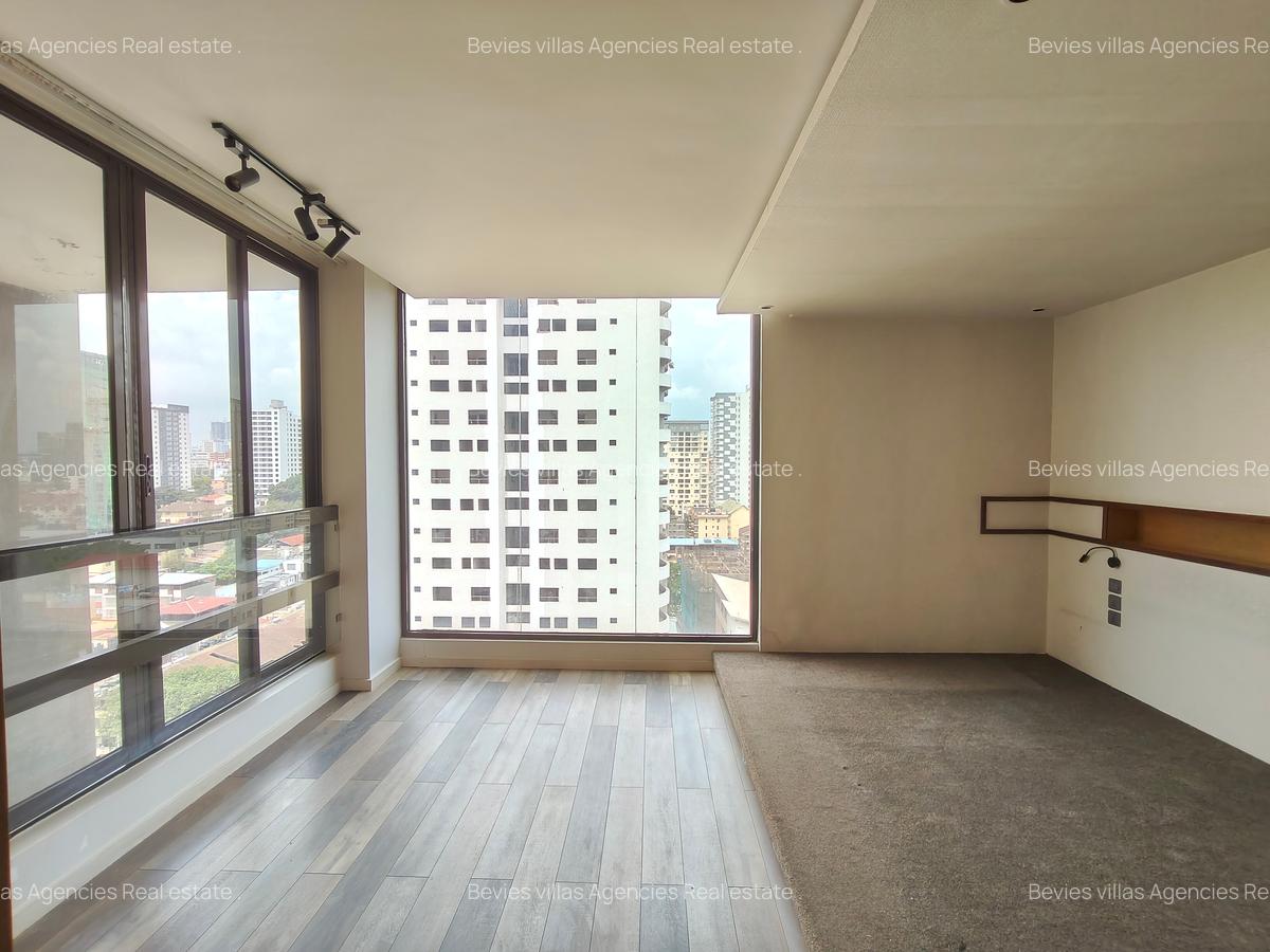 4 Bed Apartment with En Suite at Parklands - 16