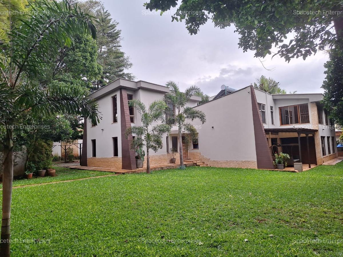 6 Bed House with En Suite in Kyuna - 3