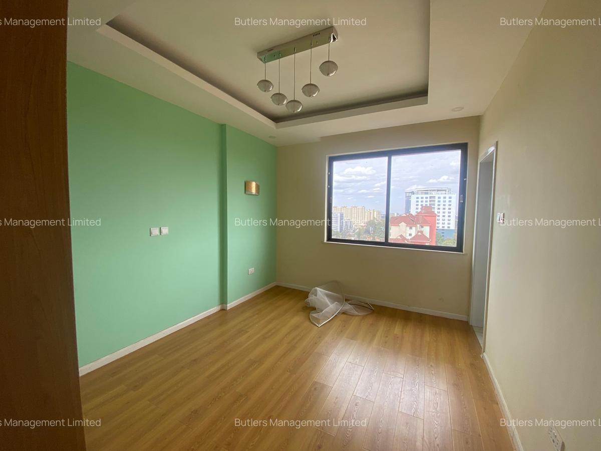 3 Bed Apartment with En Suite in Brookside - 11