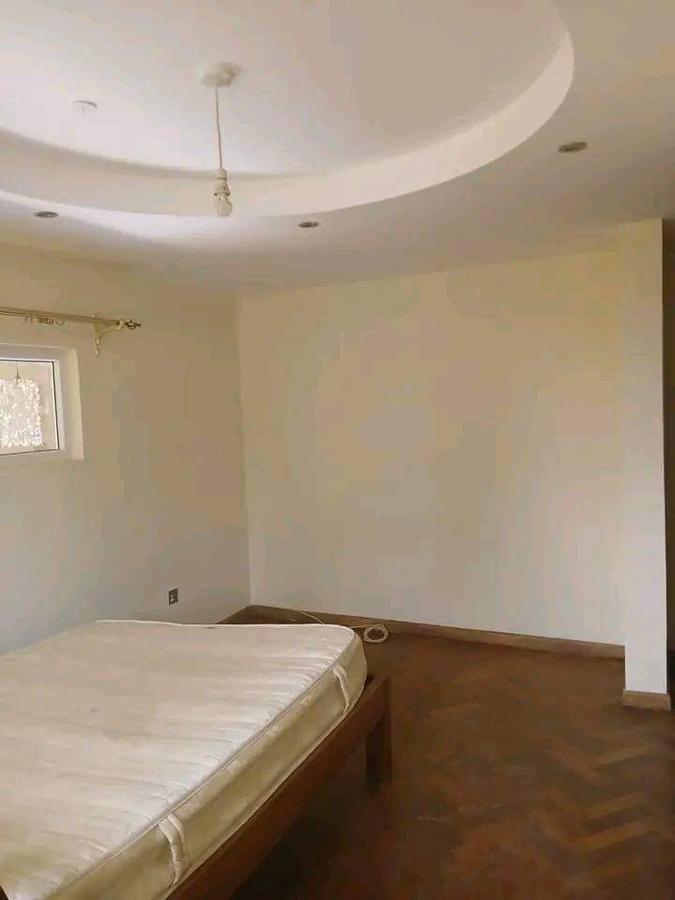 5 Bed Townhouse with En Suite at Lavington - 18