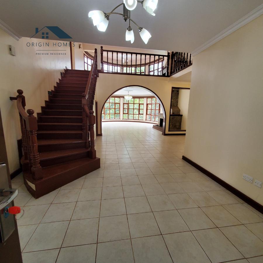 5 Bed House with En Suite at Windsor - 11
