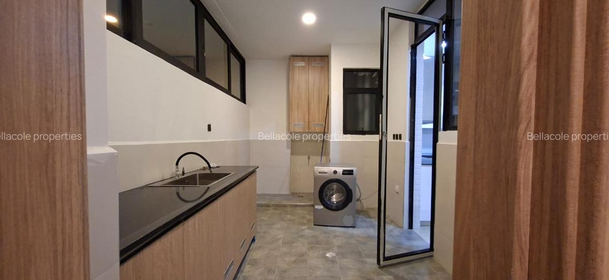 4 Bed Apartment with Swimming Pool in Spring Valley - 19