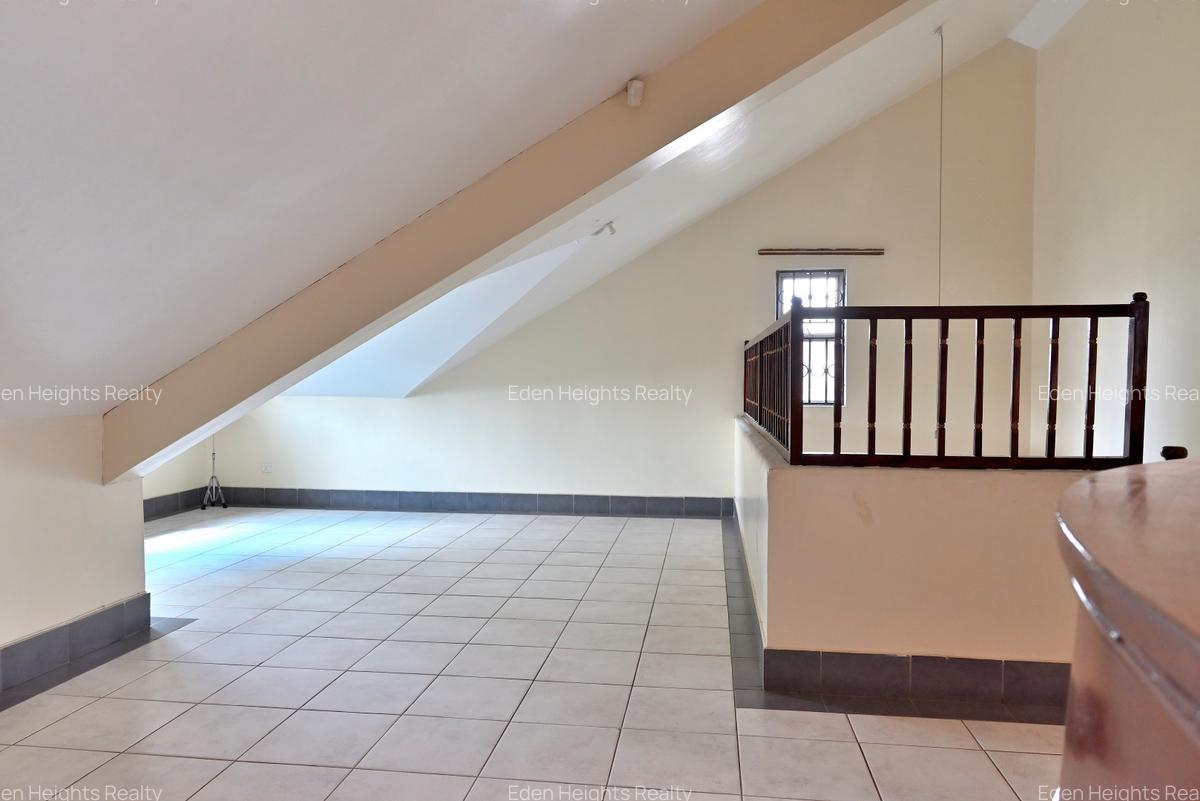 5 Bed Townhouse with En Suite in Lavington - 12