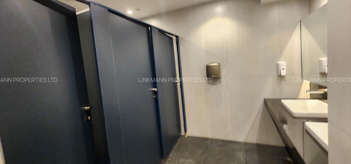 4,200 ft² Office with Service Charge Included in Lavington - 3