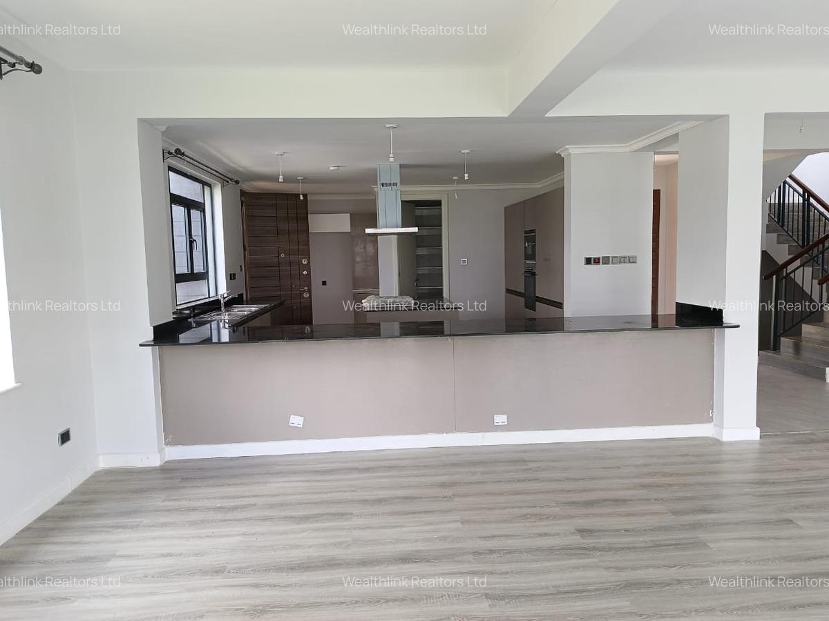 4 Bed Townhouse with En Suite at Five Star Paradise - 13