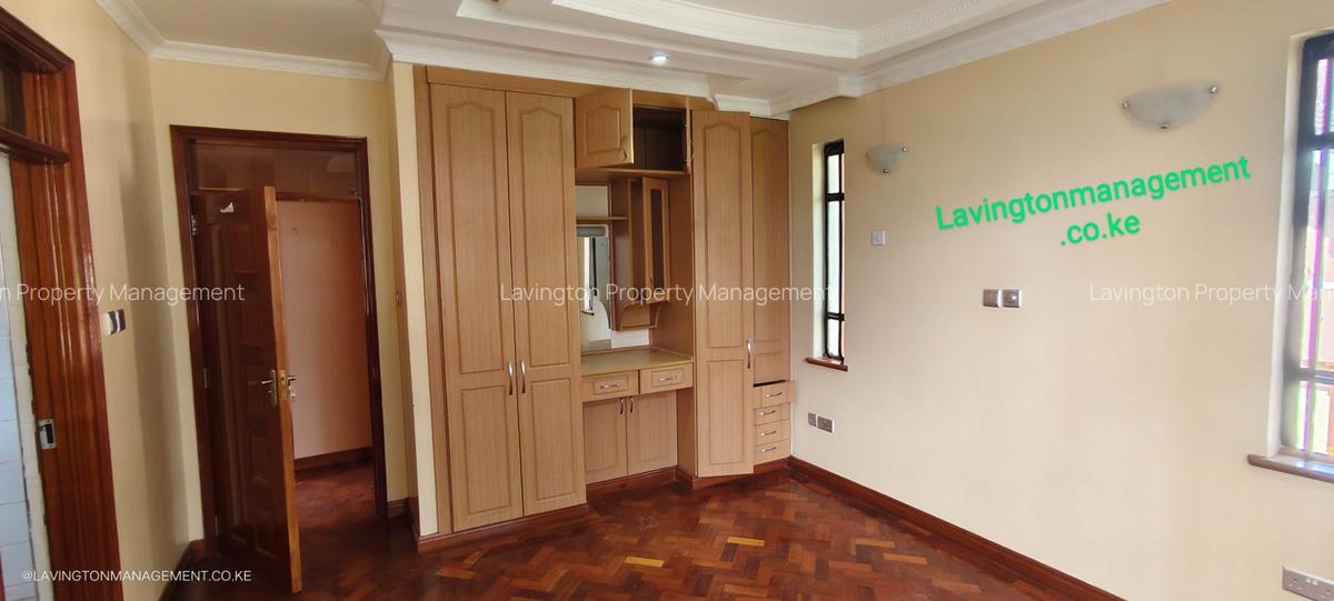 4 Bed House with En Suite at Lavington Green - 16