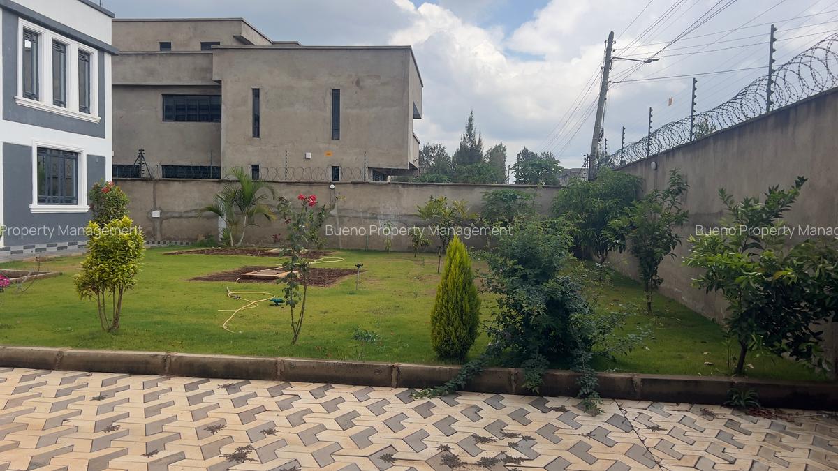 5 Bed House with En Suite at Croton Ridge - 1