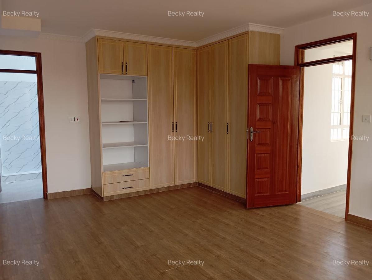 4 Bed House with En Suite at Membley - 4