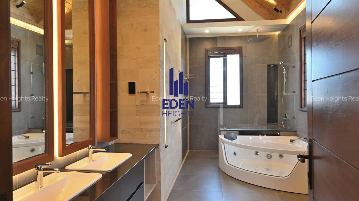 4 Bed Villa with En Suite in Runda - 13