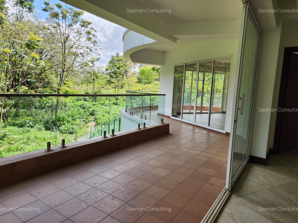 2 Bed Apartment with En Suite in Parklands - 5