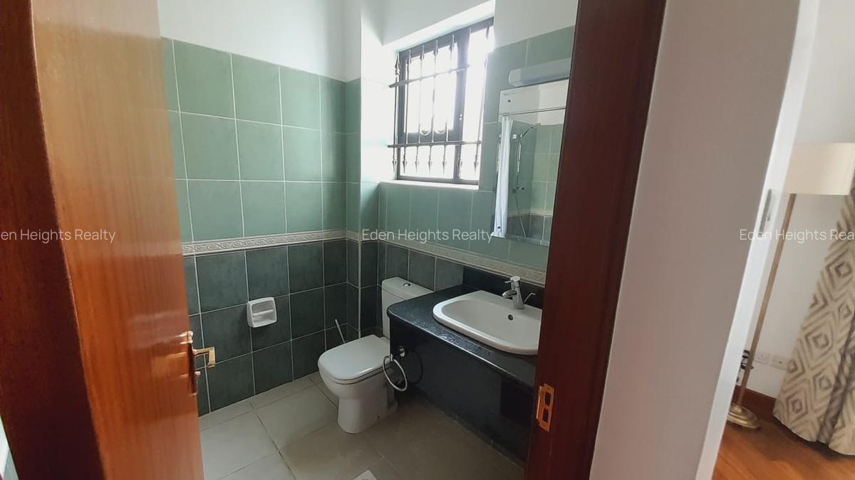 Furnished 3 Bed Apartment with En Suite at Dennis Pritt - 7