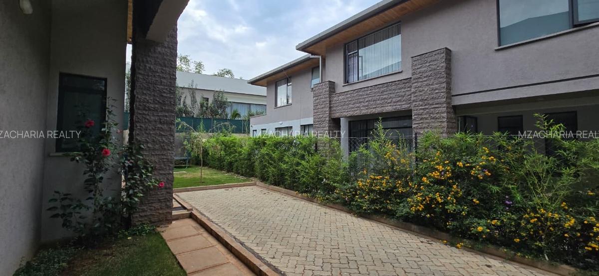 5 Bed Townhouse with En Suite in Lavington - 1