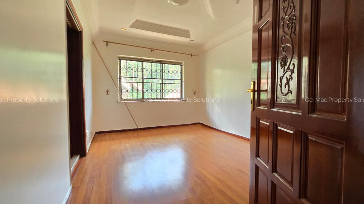 4 Bed Townhouse with En Suite in Lavington - 16