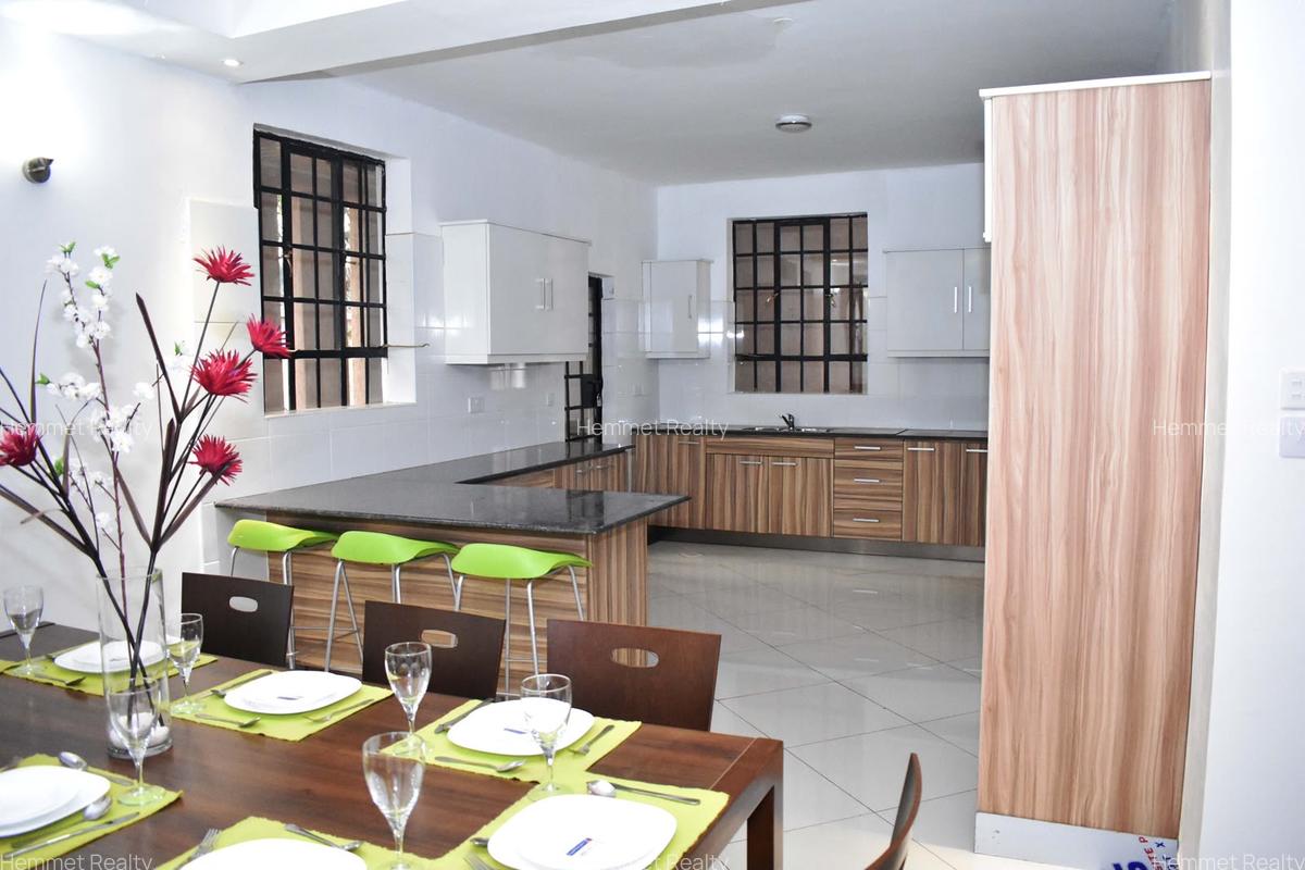 4 Bed Townhouse with En Suite in Kitisuru - 1