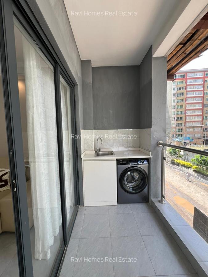 Studio Apartment with Swimming Pool at Wood Avenue - 3