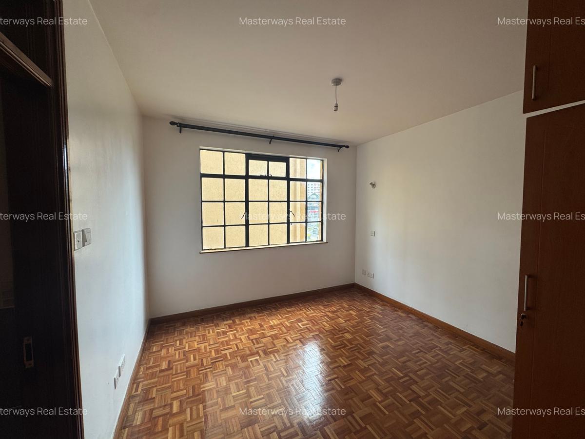 3 Bed Apartment with En Suite in Lavington - 12