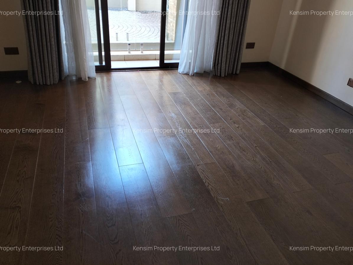 5 Bed Townhouse with En Suite in Lavington - 2