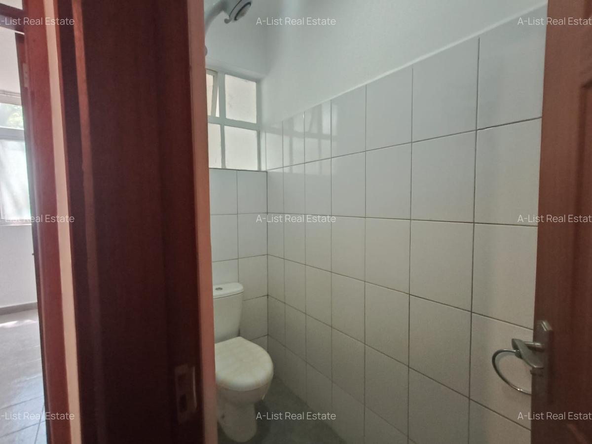 3 Bed Apartment with En Suite at Henred Road - 16