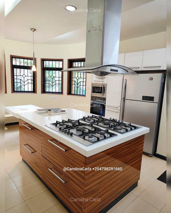 5 Bed Villa with En Suite at Kyuna Road - 10