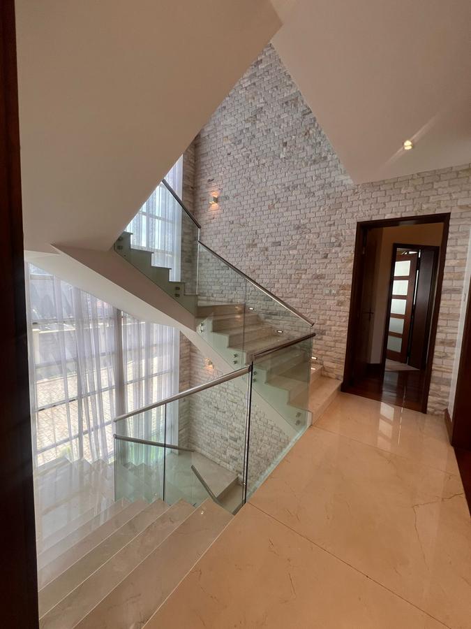 5 Bed House with En Suite in Lavington - 6