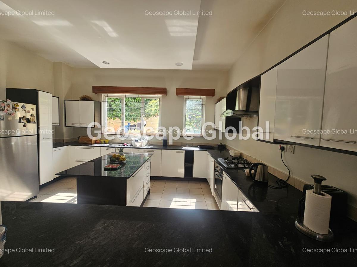 5 Bed Townhouse with En Suite in Kitisuru - 15
