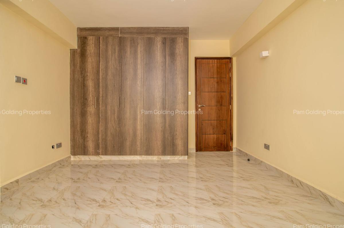4 Bed Apartment with En Suite at 4Th Parklands - 12