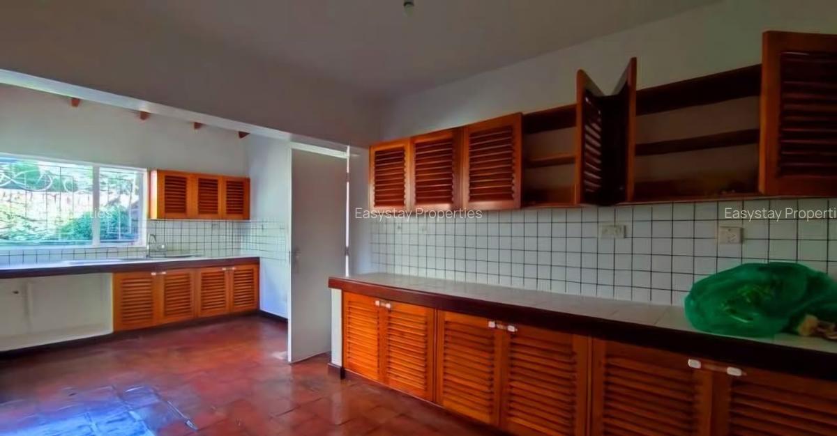 4 Bed House with En Suite in Riverside - 3