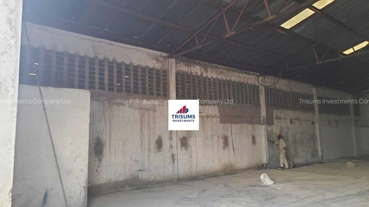 4,900 ft² Warehouse with Fibre Internet in Industrial Area - 2